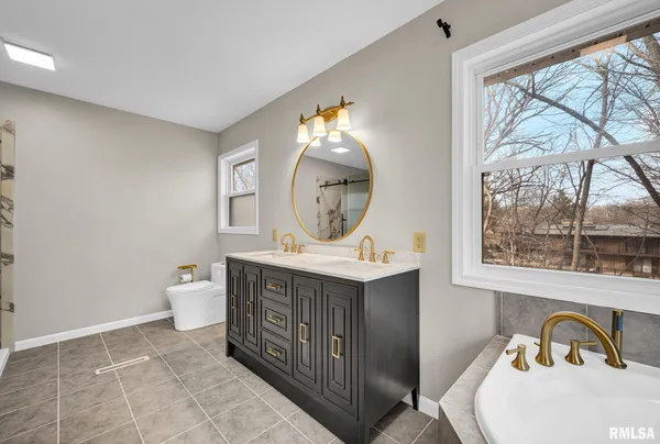 $379,900 | 7234 North Crabapple Court, Peoria, IL 61614