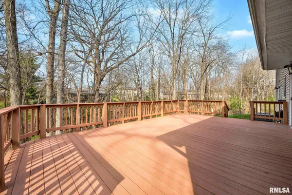 $379,900 | 7234 North Crabapple Court, Peoria, IL 61614