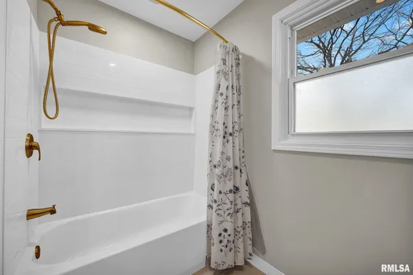 $379,900 | 7234 North Crabapple Court, Peoria, IL 61614
