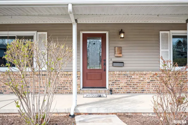 $379,900 | 7234 North Crabapple Court, Peoria, IL 61614