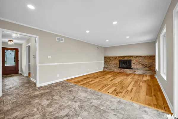 $379,900 | 7234 North Crabapple Court, Peoria, IL 61614