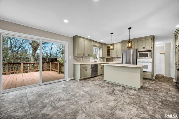 $379,900 | 7234 North Crabapple Court, Peoria, IL 61614