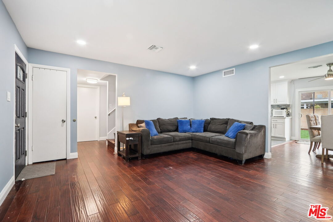 407 East 211th Street Carson, CA 90745 - Photo 4 of 41