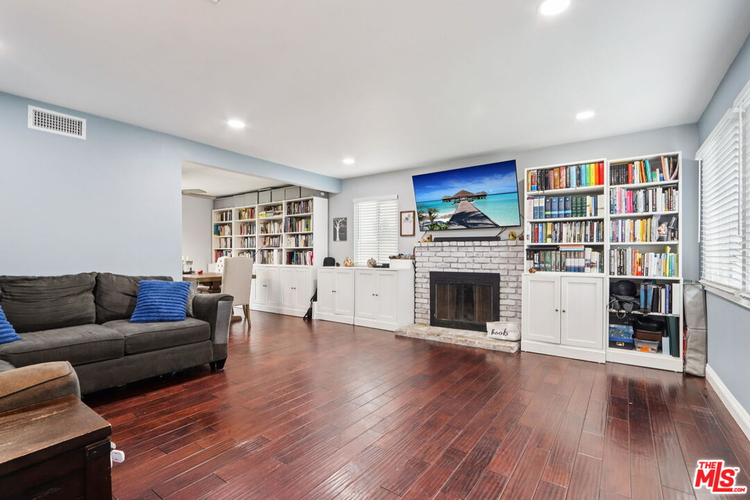 407 East 211th Street Carson, CA 90745 - Photo 6 of 41