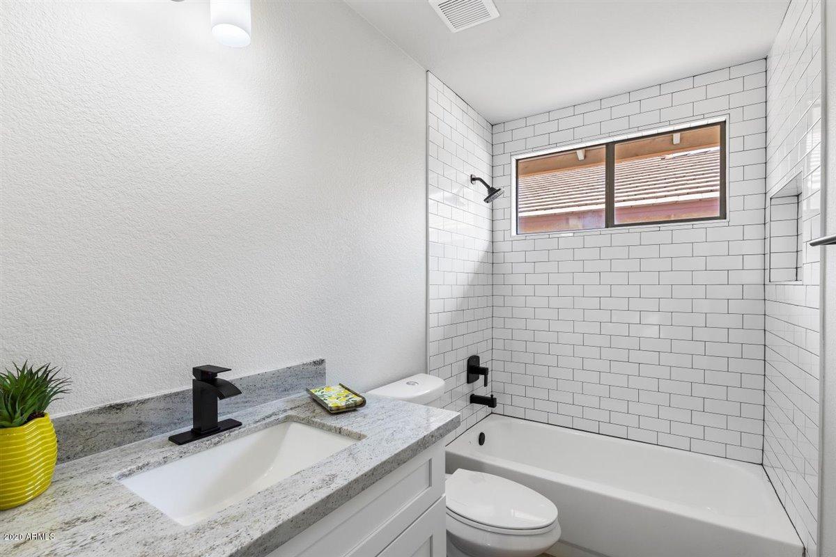 2280 East Willow Wick Road Gilbert, AZ 85296 - Photo 15 of 20 Bathroom 2