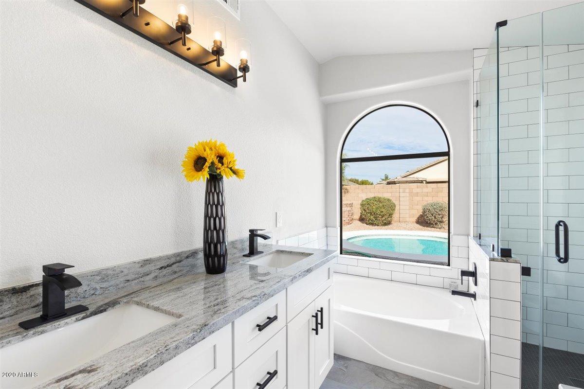 2280 East Willow Wick Road Gilbert, AZ 85296 - Photo 9 of 20 Master Bathroom