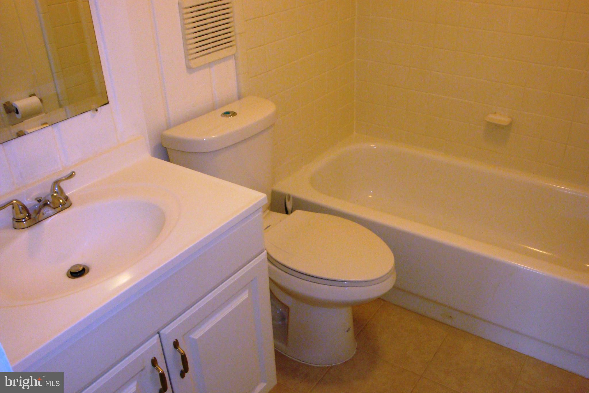 906 Baltimore Road Rockville, MD 20851 - Photo 13 of 17 Bath