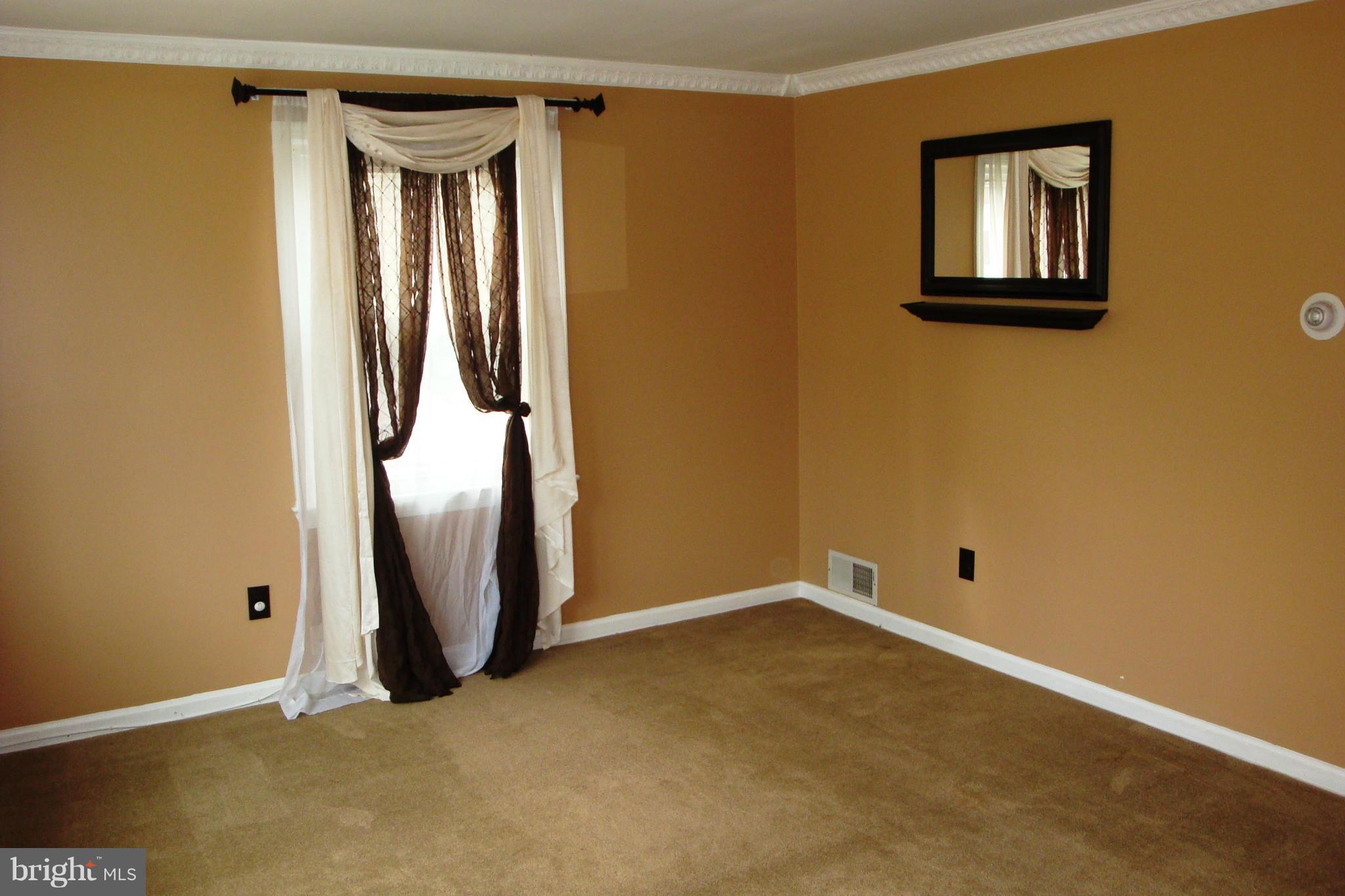 906 Baltimore Road Rockville, MD 20851 - Photo 3 of 17 Living Room