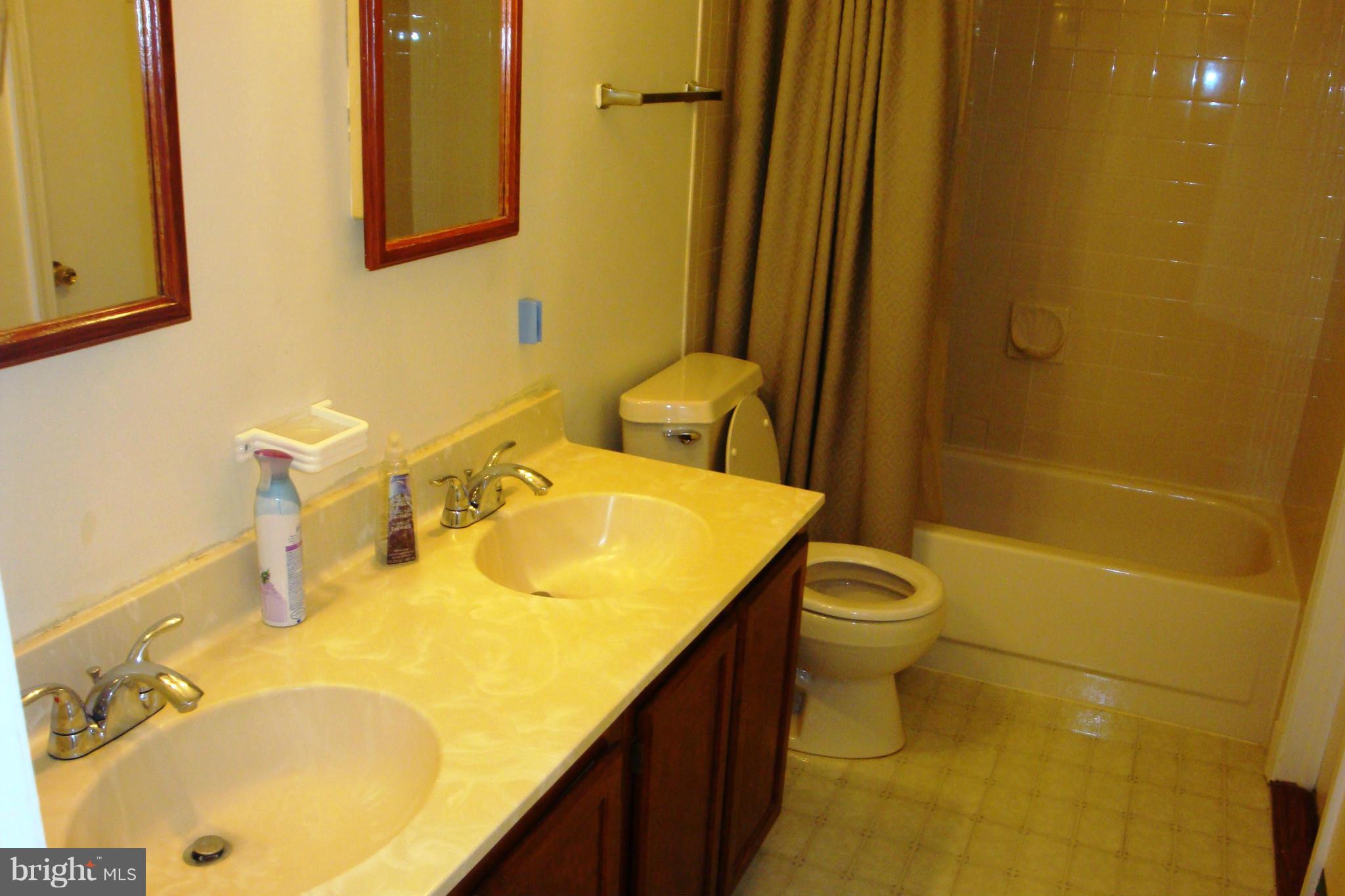 906 Baltimore Road Rockville, MD 20851 - Photo 10 of 17 Bath