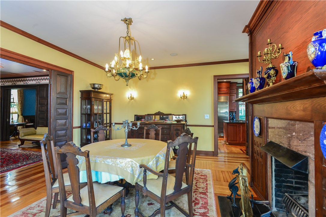 80 Kay Street Newport, RI 02840 - Photo 11 of 39 Dining room conveniently located next to the kitchen