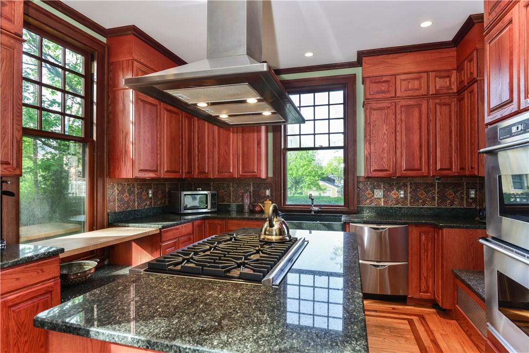 80 Kay Street Newport, RI 02840 - Photo 13 of 39 Beautiful Kitchen