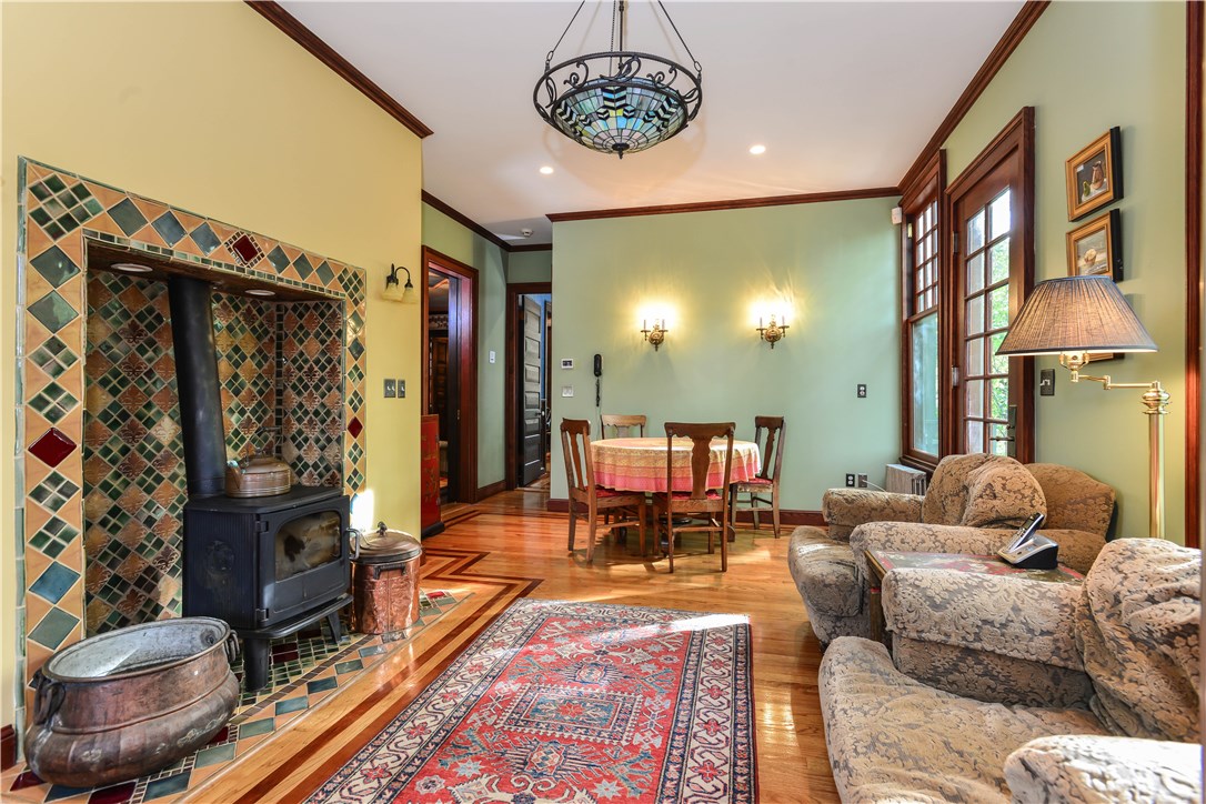 80 Kay Street Newport, RI 02840 - Photo 16 of 39 Informal dining and sitting area