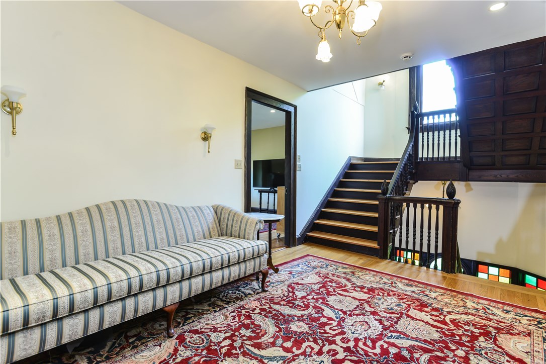 80 Kay Street Newport, RI 02840 - Photo 18 of 39 Sitting area on the second level