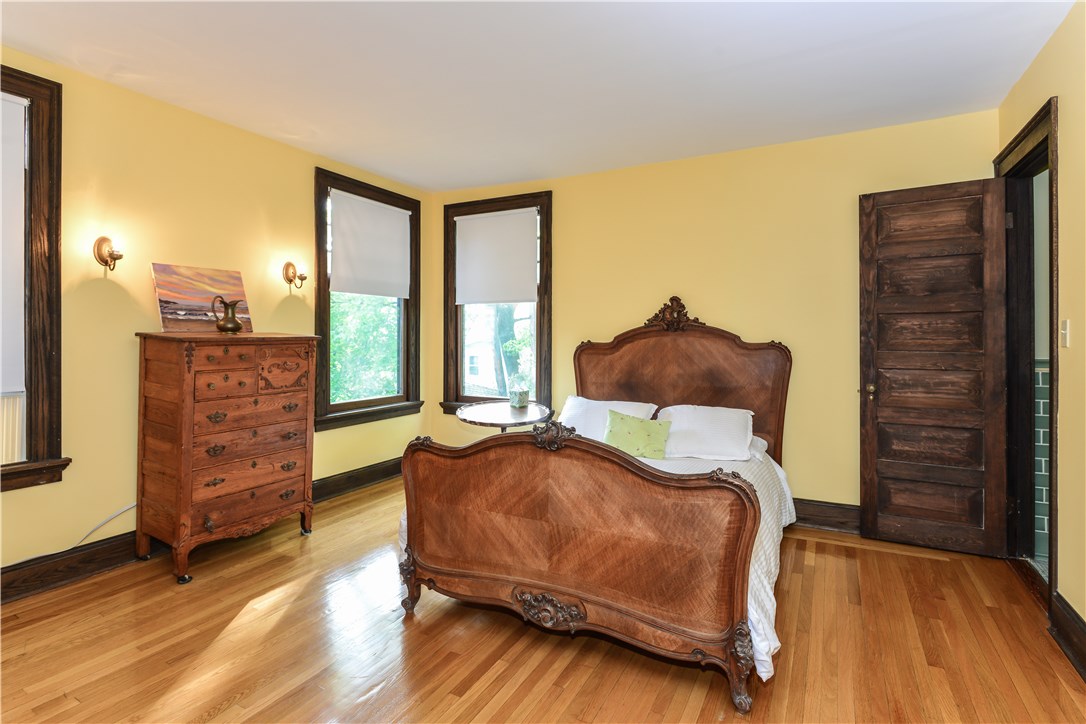 80 Kay Street Newport, RI 02840 - Photo 25 of 39 Another bedroom with en-suite bathroom.