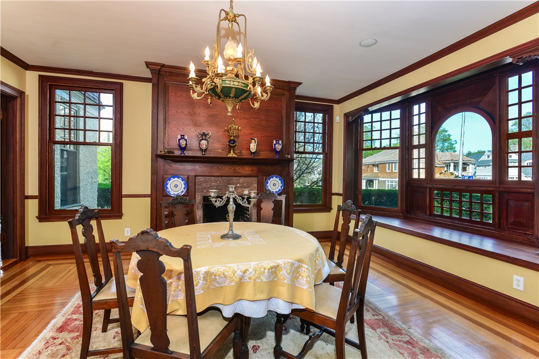 80 Kay Street Newport, RI 02840 - Photo 10 of 39 Dining room