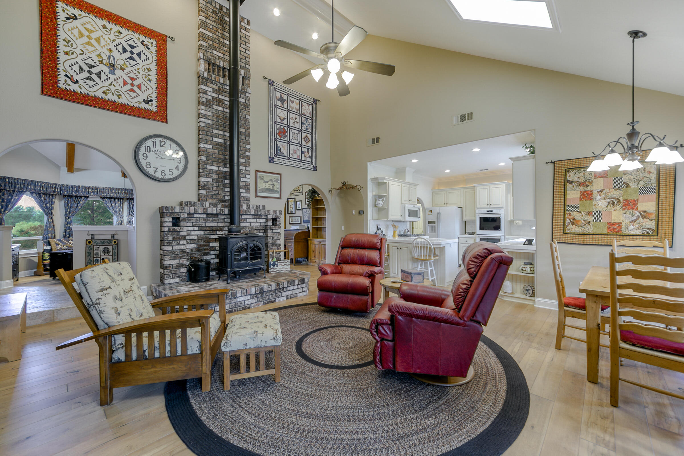 13151 Spring Lake Street Redding, CA 96003 - Photo 4 of 94 Family Room