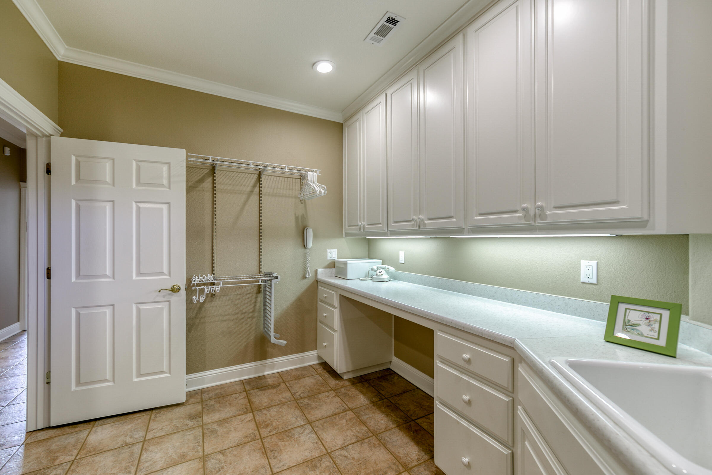 13151 Spring Lake Street Redding, CA 96003 - Photo 47 of 94 Laundry