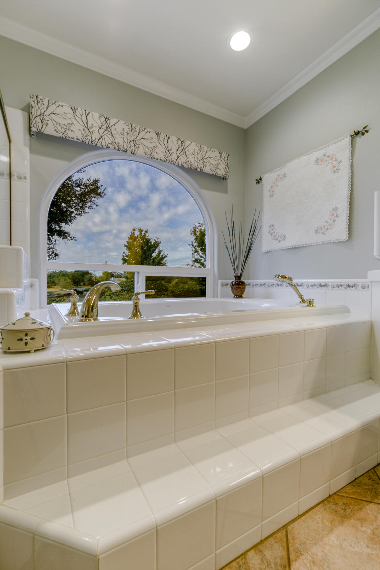 13151 Spring Lake Street Redding, CA 96003 - Photo 54 of 94 Master Bath