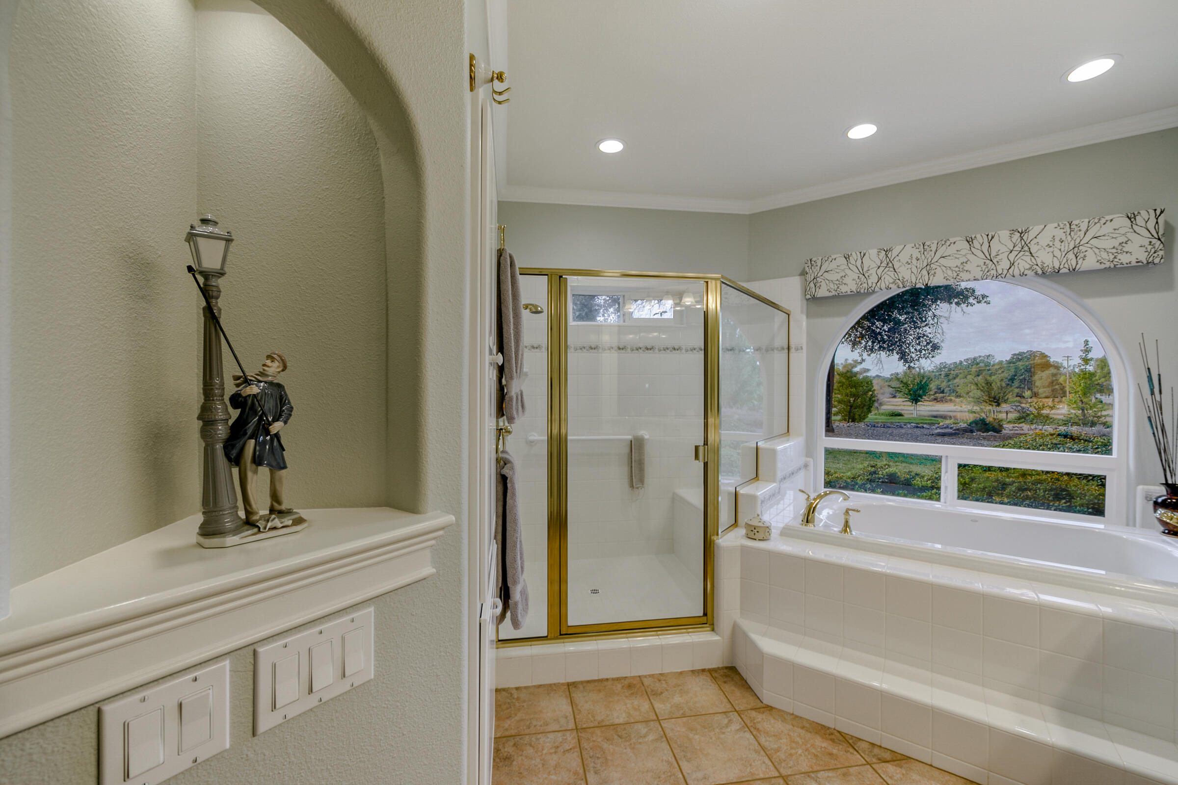 13151 Spring Lake Street Redding, CA 96003 - Photo 8 of 94 Master Bath