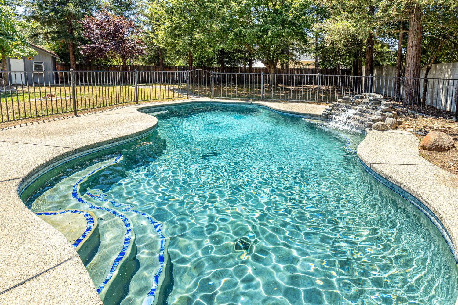 9282 Dever Circle Elk Grove, CA 95624 - Photo 11 of 38