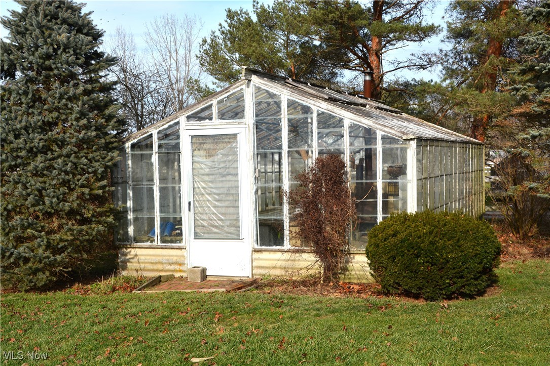 2120 Lester Road Valley City, OH 44280 - Photo 33 of 50 Greenhouse