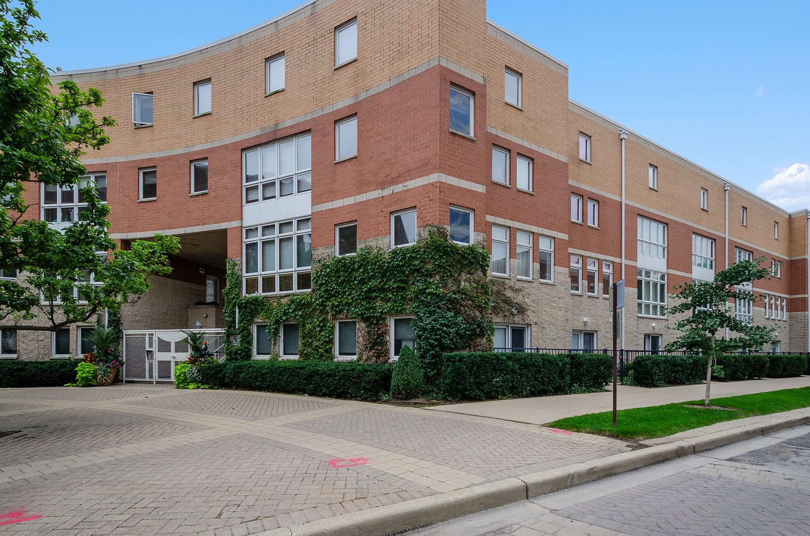 1889 Maple Avenue, Unit W8 Evanston, IL 60201 - Photo 1 of 41