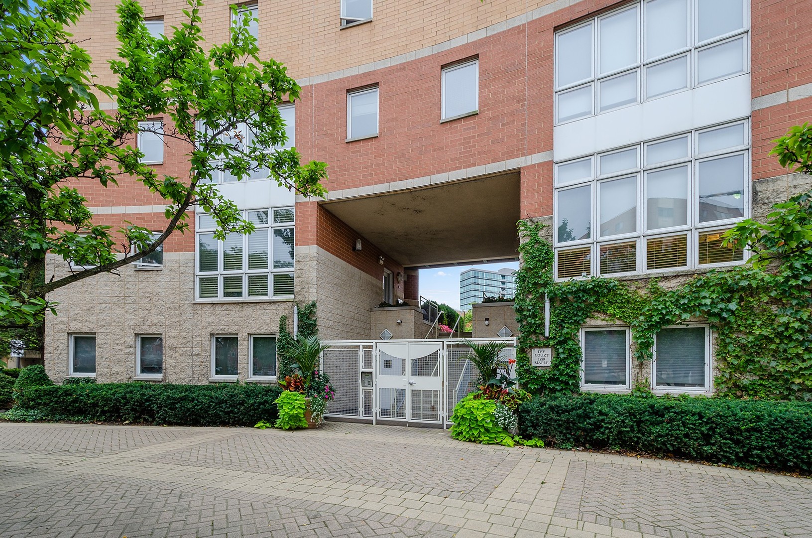 1889 Maple Avenue, Unit W8 Evanston, IL 60201 - Photo 3 of 41