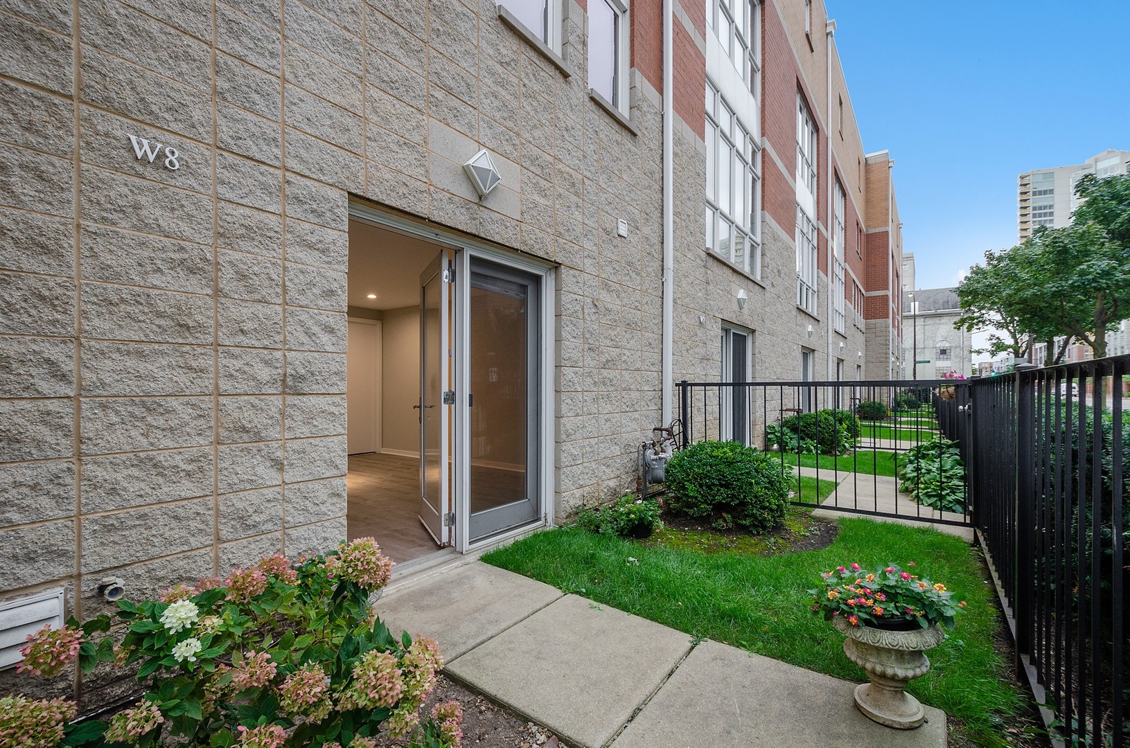 1889 Maple Avenue, Unit W8 Evanston, IL 60201 - Photo 32 of 41