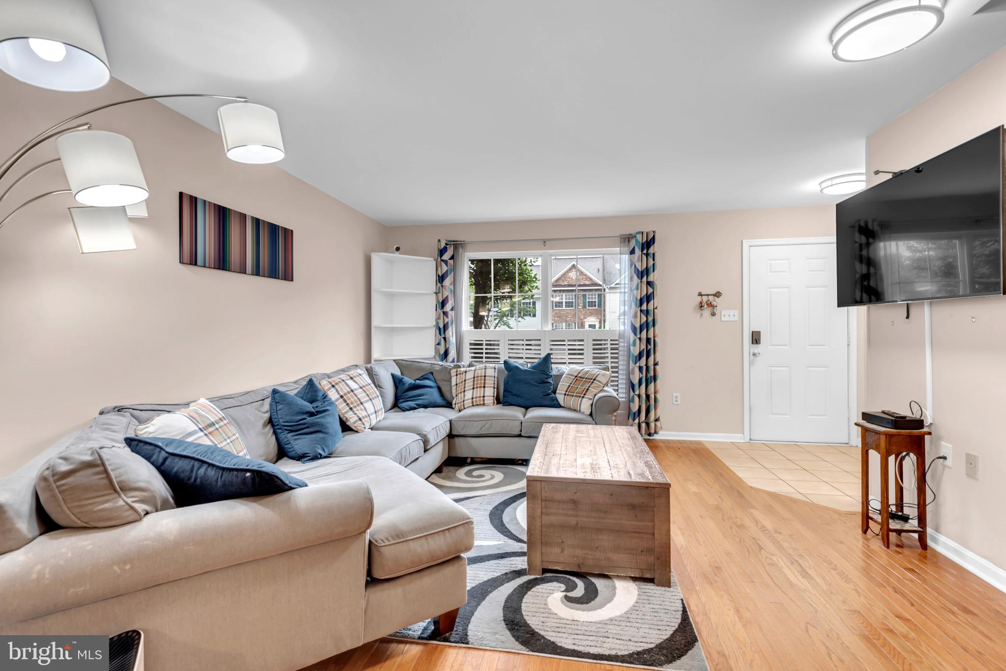 9203 Ridgefield Circle Frederick, MD 21701 - Photo 5 of 33 Big space and ample natural lighting