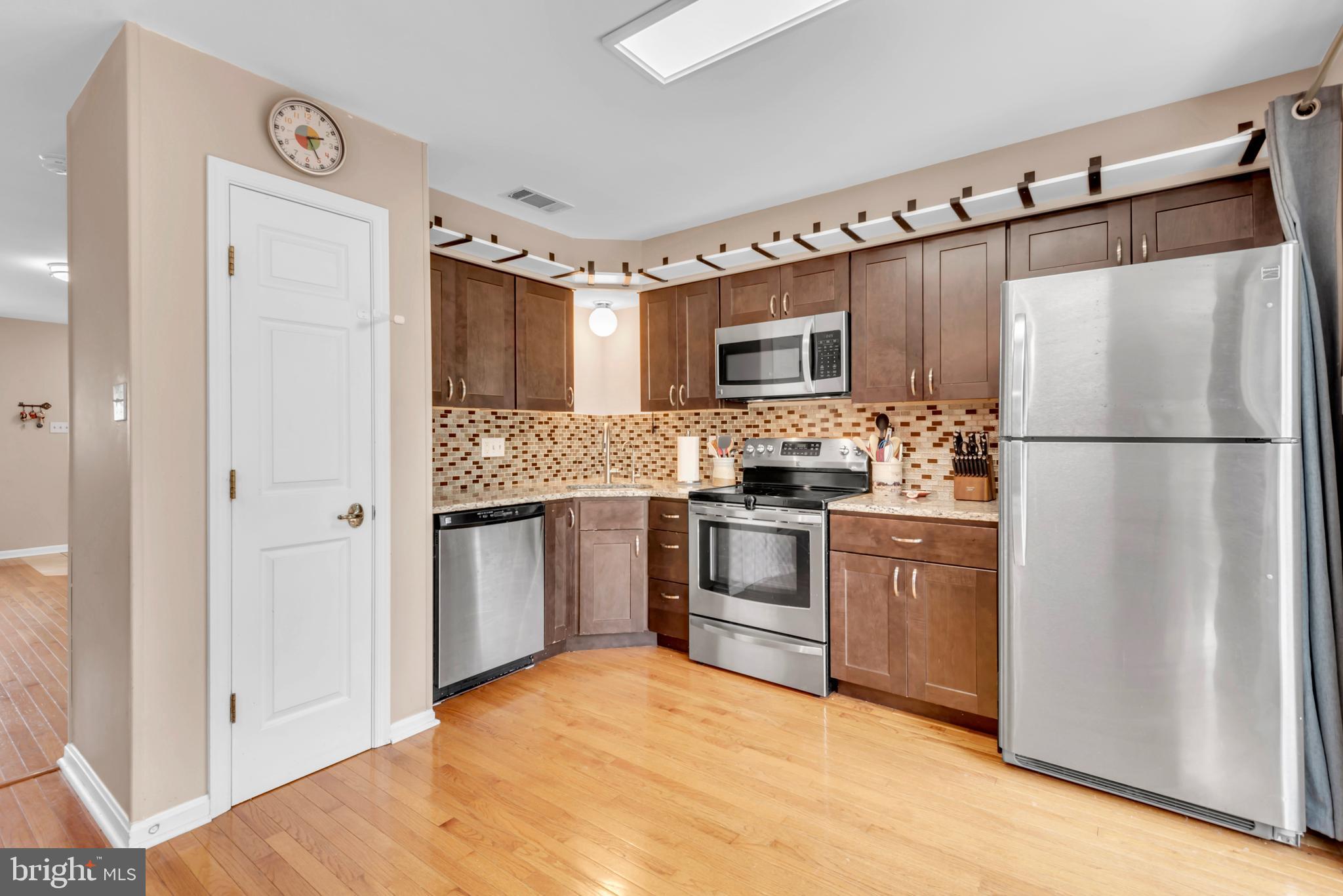 9203 Ridgefield Circle Frederick, MD 21701 - Photo 8 of 33 Stainless steel appliances and plenty of cabinetry