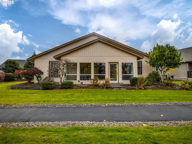 $500,000 | 2328 Northeast 156th Place, Portland, OR 97230