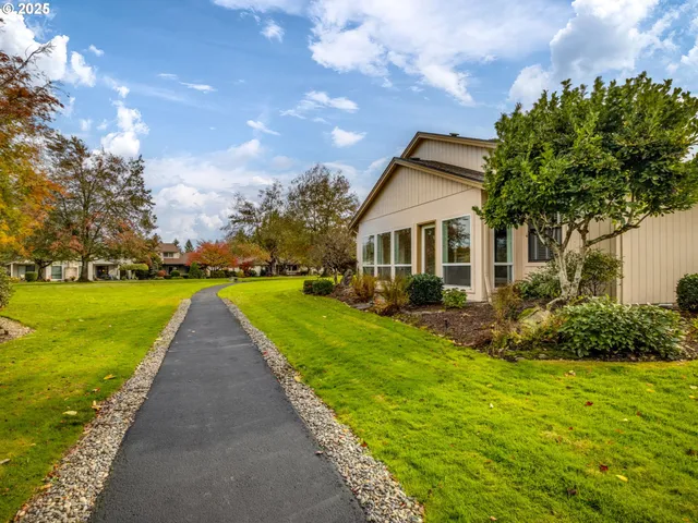 $500,000 | 2328 Northeast 156th Place, Portland, OR 97230