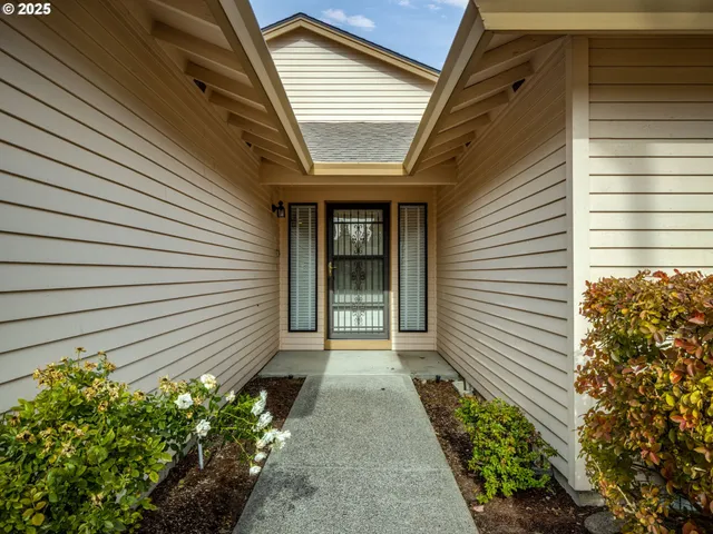 $500,000 | 2328 Northeast 156th Place, Portland, OR 97230