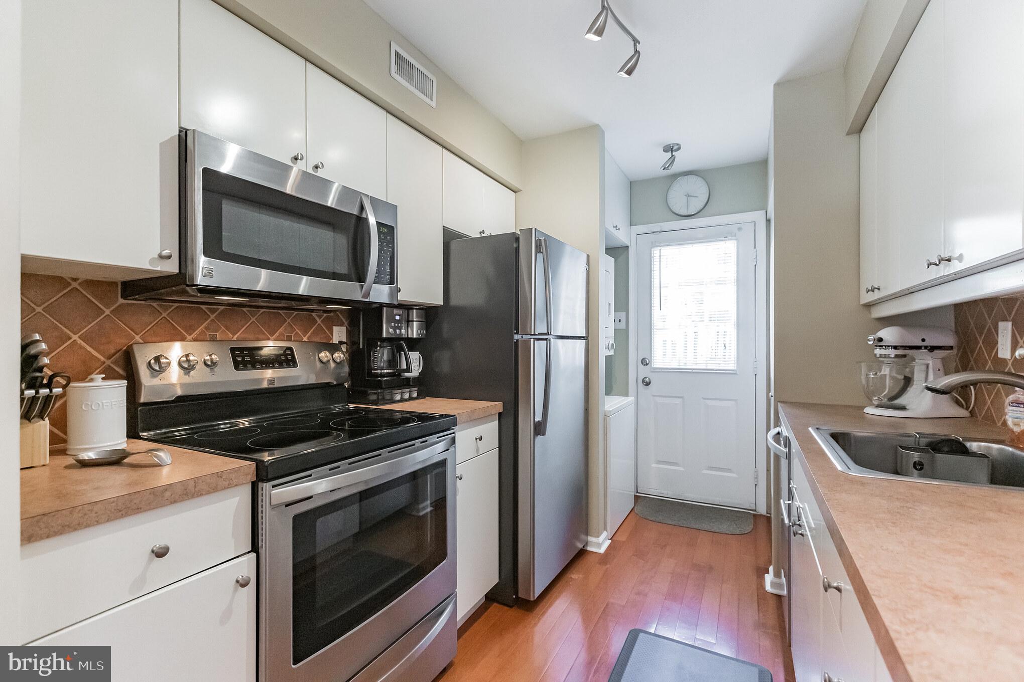 315 Ripka Street, Unit P Philadelphia, PA 19128 - Photo 7 of 15 Kitchen