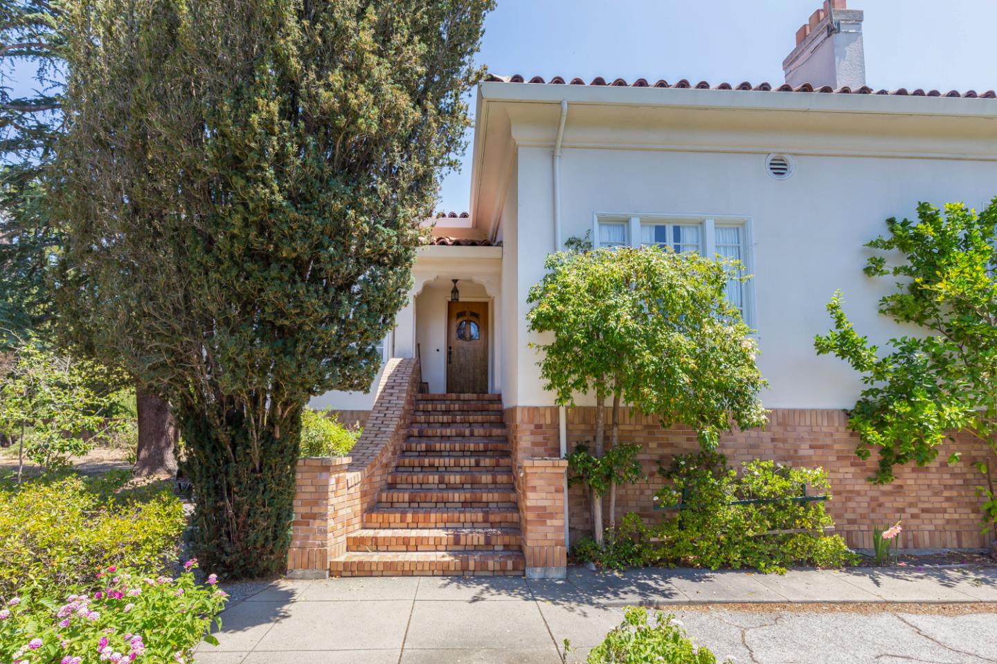 167 Almendral Avenue Atherton, CA 94027 - Photo 2 of 50 front view of a house