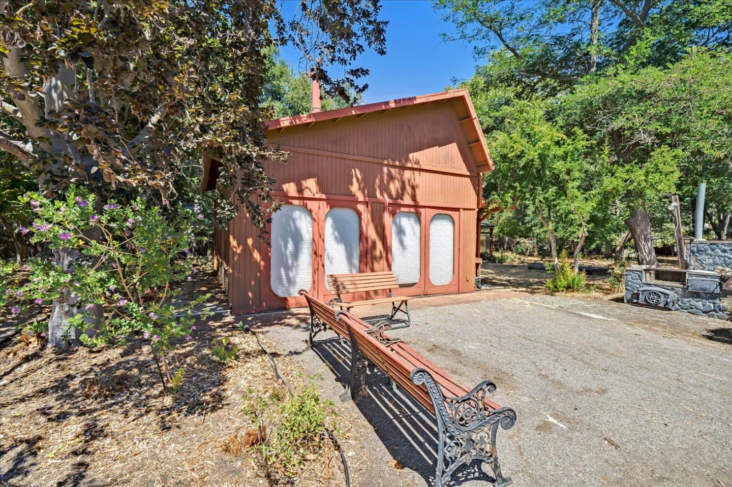 167 Almendral Avenue Atherton, CA 94027 - Photo 42 of 50 a street sign on the side of the road