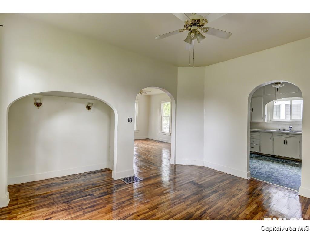 1104 Osburn Avenue Springfield, IL 62702 - Photo 4 of 11