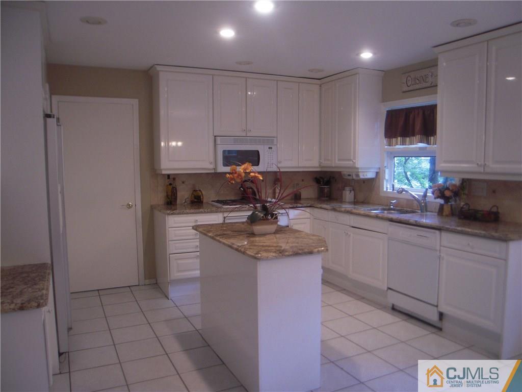 13 Maxwell Road East Brunswick, NJ 08816 - Photo 3 of 6 Gallery Image 3