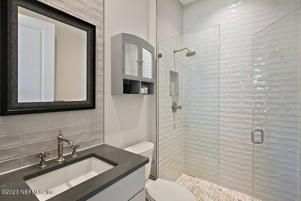 367 Shadow Cove St. Johns, FL 32259 - Photo 23 of 73 a bathroom with a sink a toilet and shower
