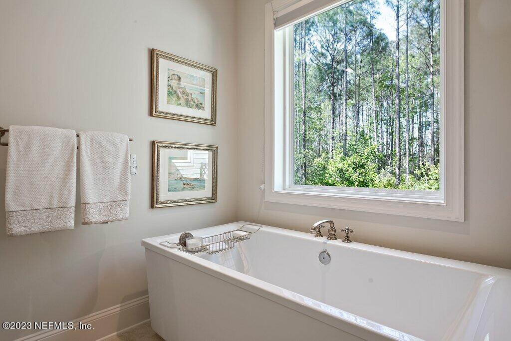 367 Shadow Cove St. Johns, FL 32259 - Photo 33 of 73 a bathroom with a bathtub and window