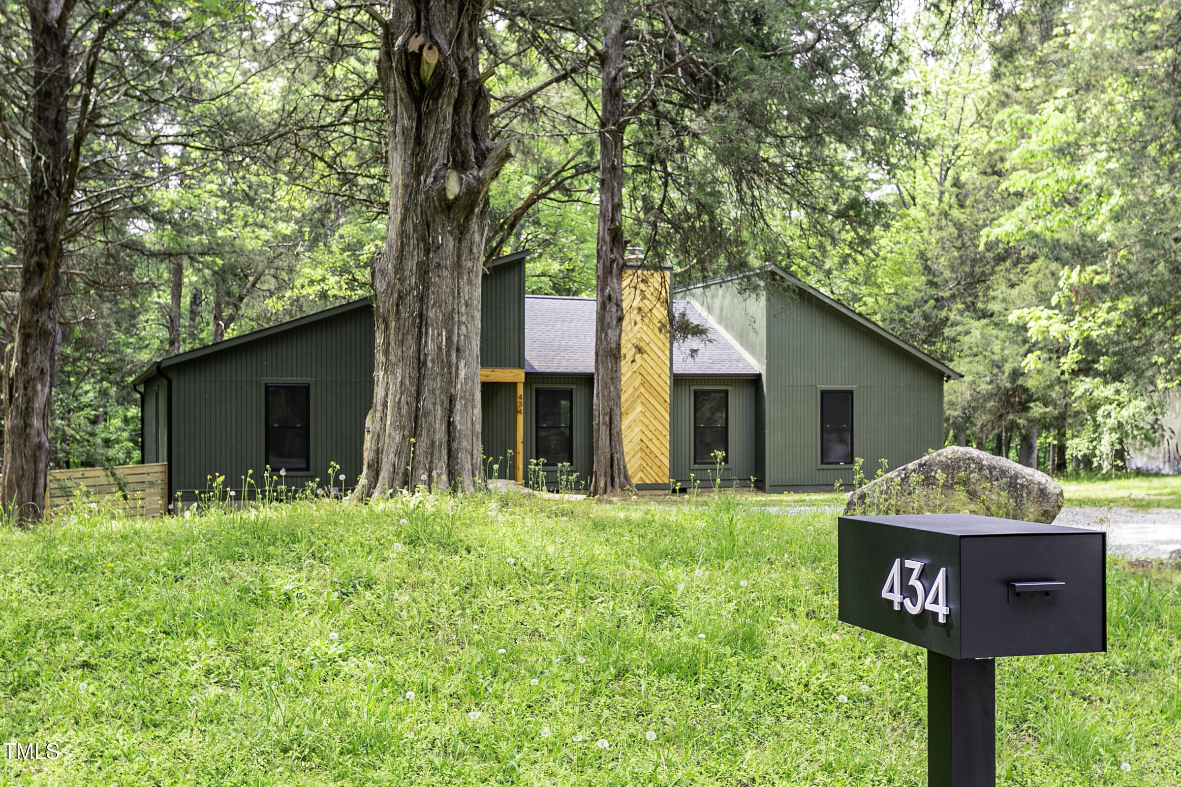 434 Robin Road Chapel Hill, NC 27516 - Photo 2 of 40 434 Robin Rd©WynmorPhotography.com-8
