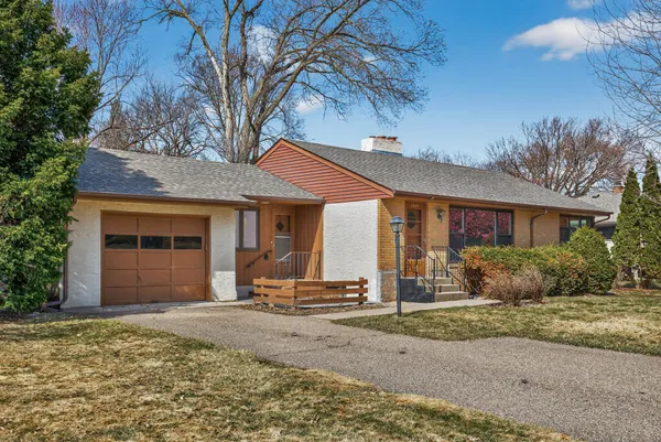 $320,000 | 2009 Wheeler Street North, Roseville, MN 55113
