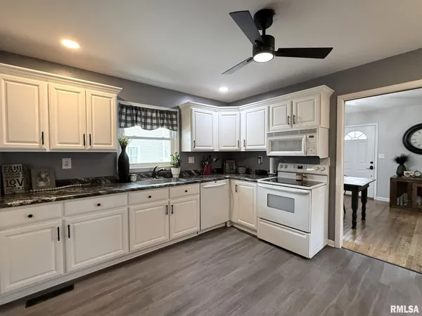 $179,900 | 516 East South Street, Knoxville, IL 61448
