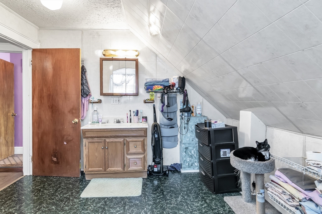 141 Spruce Street Lawrence, MA 01841 - Photo 5 of 27