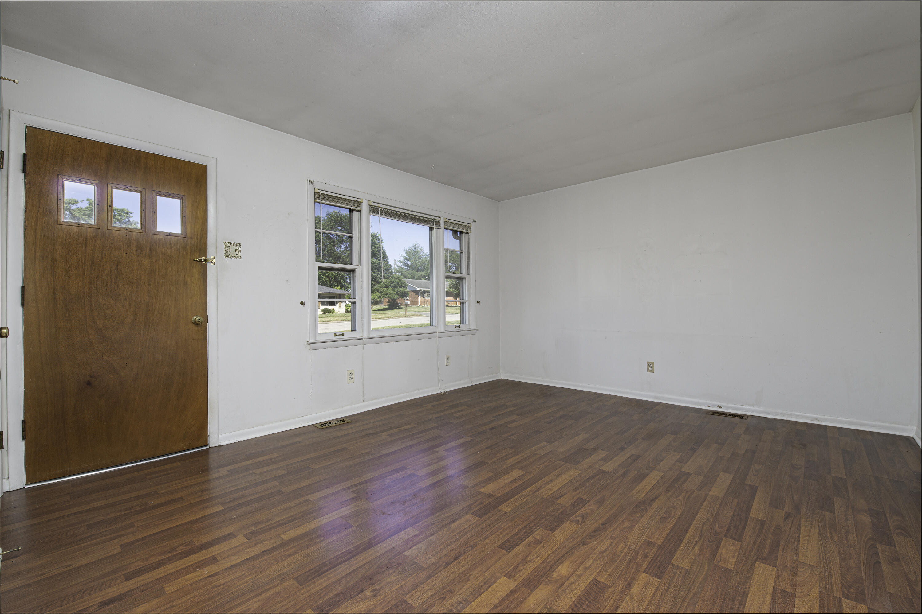 690 Eden Road Lexington, KY 40505 - Photo 4 of 16 Eden 7