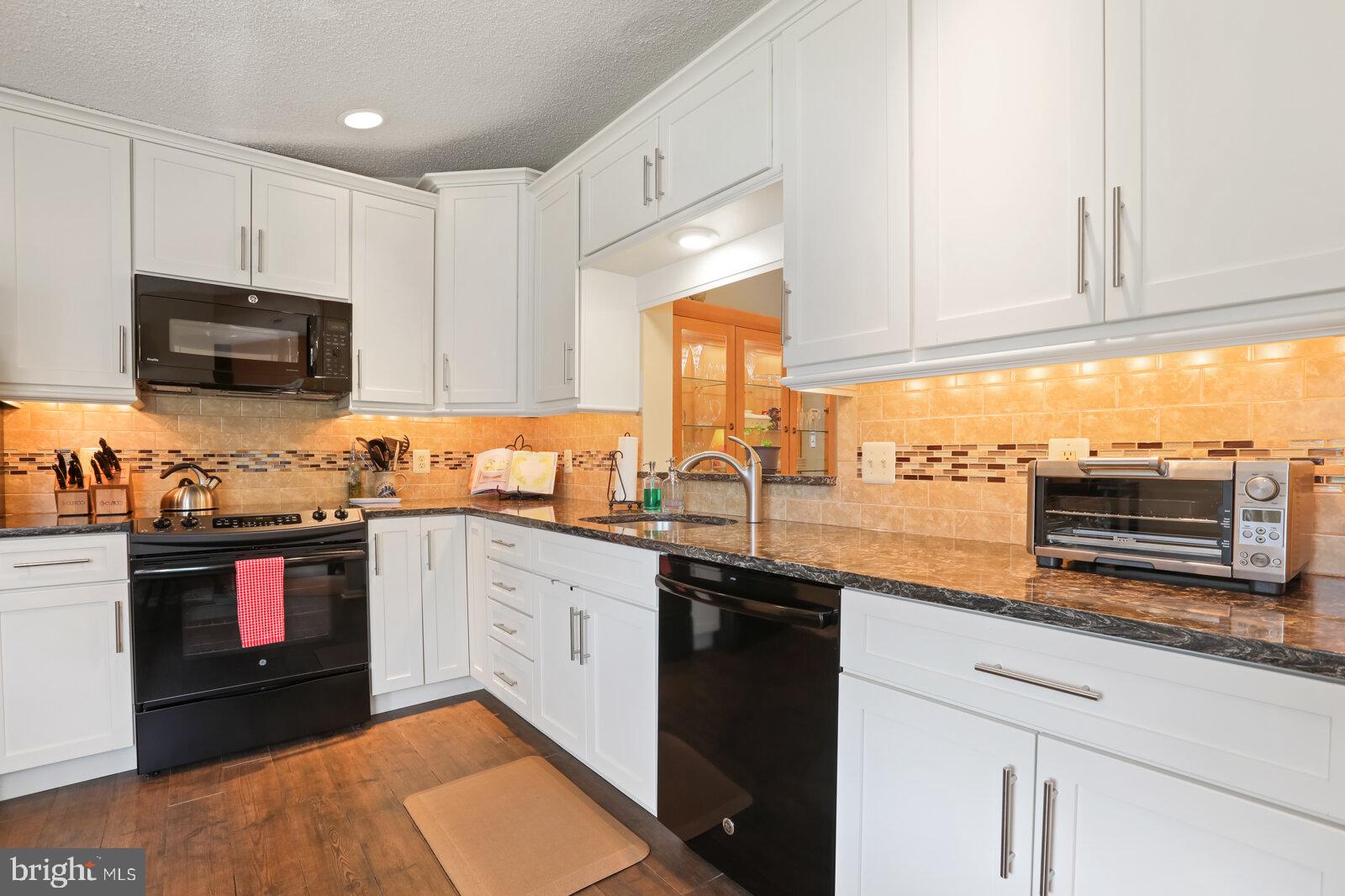 1616 Covington Road, Unit 8 Yardley, PA 19067 - Photo 16 of 27 Kitchen