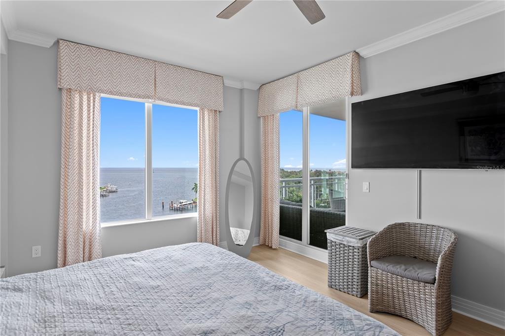 1325 Snell Isle Boulevard Northeast, Unit 711 St. Petersburg, FL 33704 - Photo 20 of 37 a living room with furniture and a flat screen tv