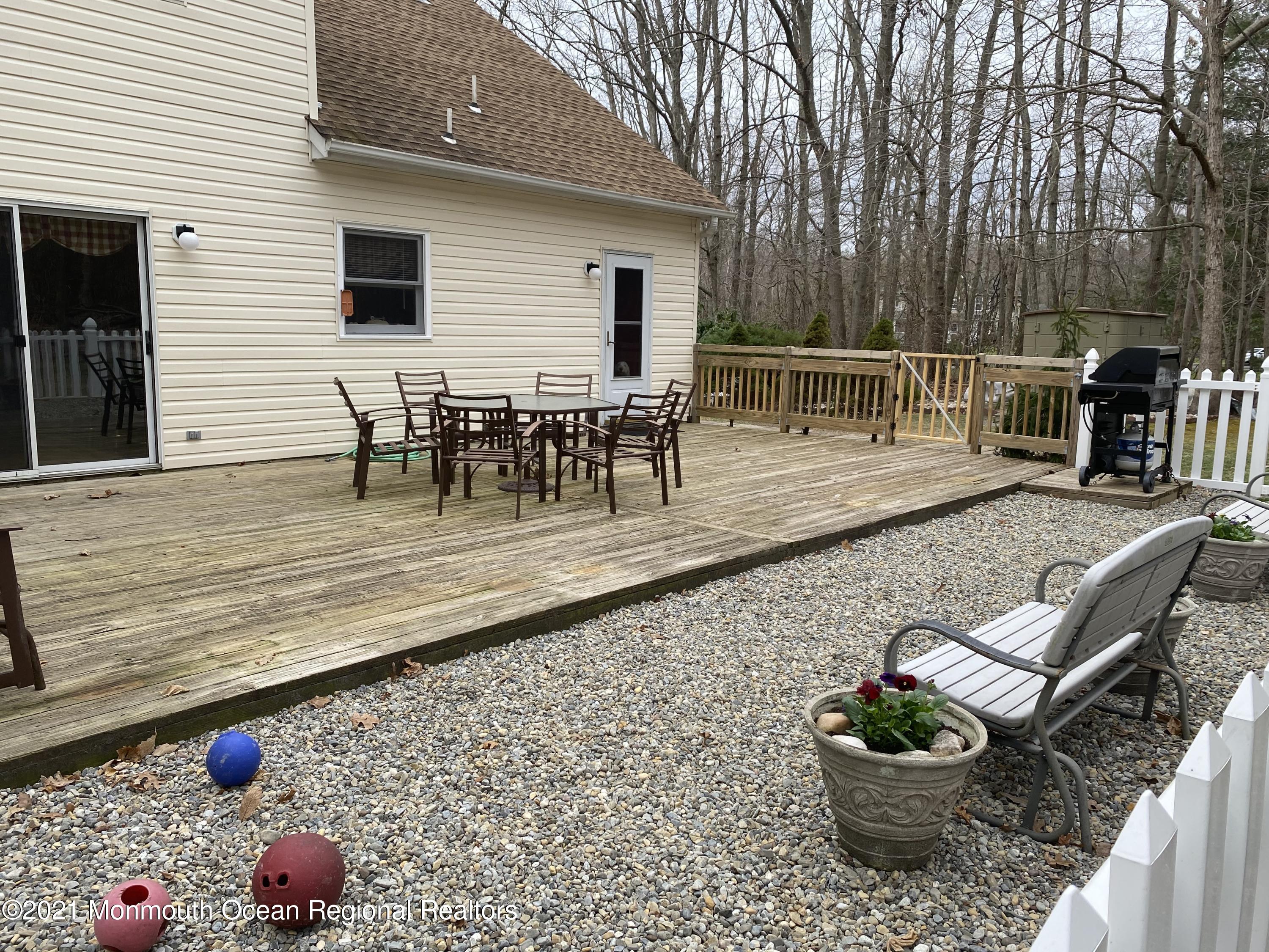 7 Rue Monet Jackson, NJ 08527 - Photo 22 of 28 Patio area