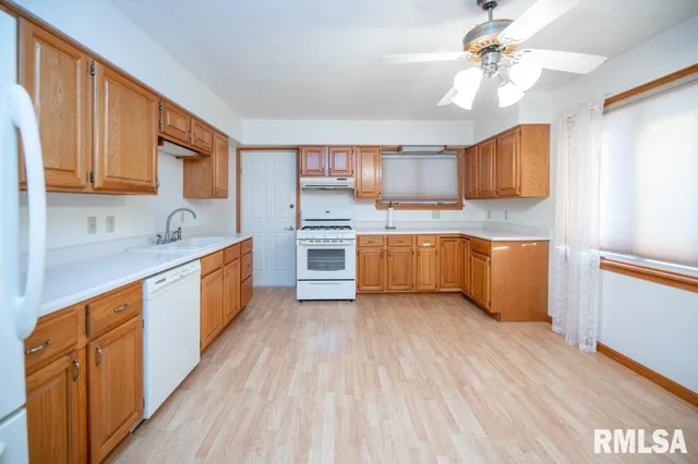 $164,900 | 2447 Centennial Drive, Washington, IL 61571