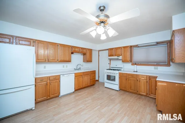 $164,900 | 2447 Centennial Drive, Washington, IL 61571